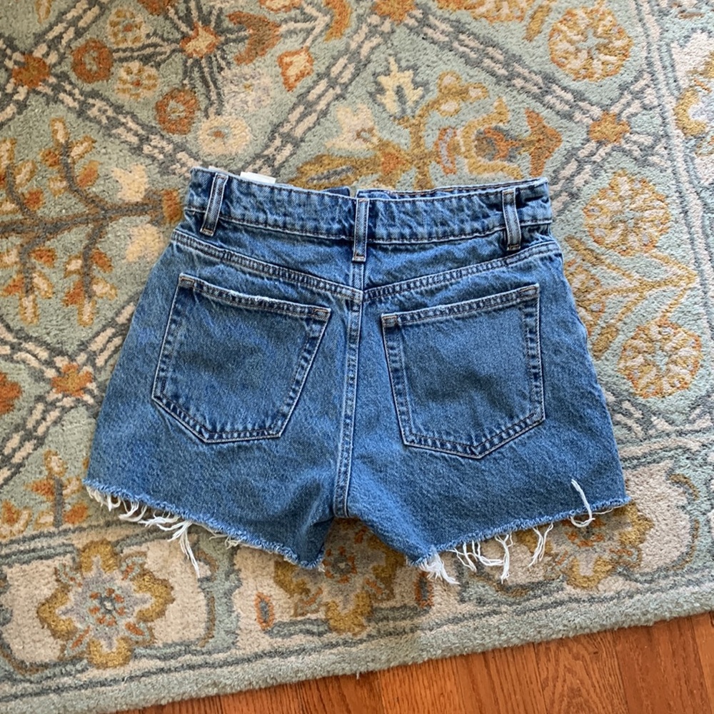 High Rise H&M Shorts Size 4/27 - Picture 2 of 3